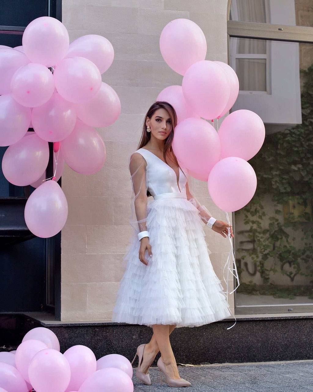 Civil wedding dress with neckline, sleeves and ruffles