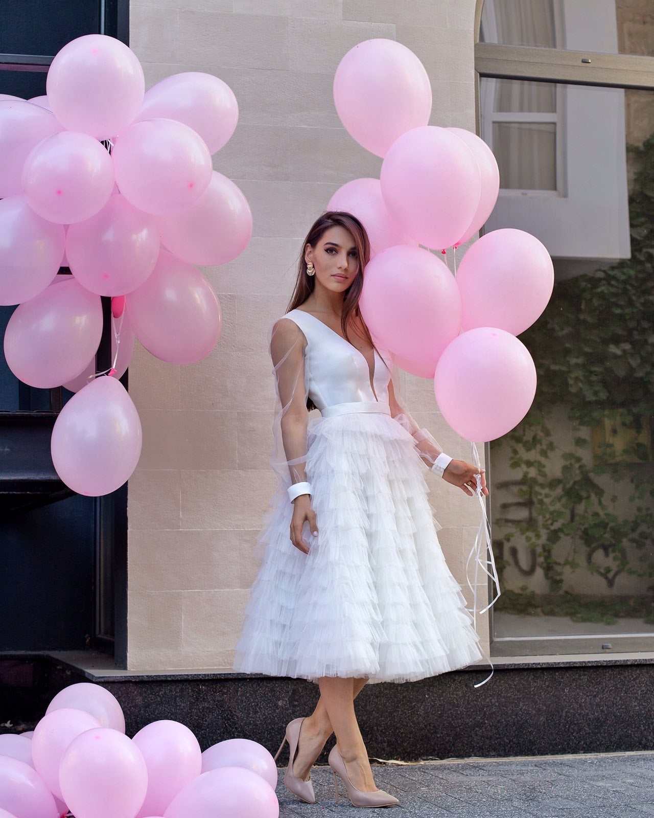 Civil wedding dress with neckline, sleeves and ruffles