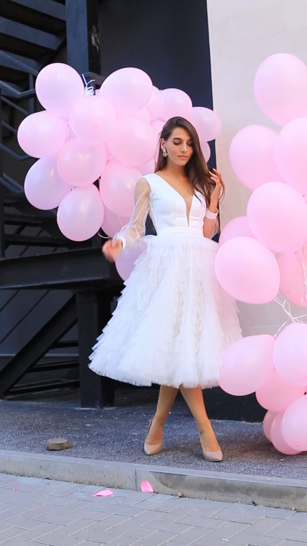 Civil wedding dress with neckline, sleeves and ruffles