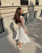 Rochie cununie civila cu mâneci lungi și centură, potrivită pentru ocazii speciale.