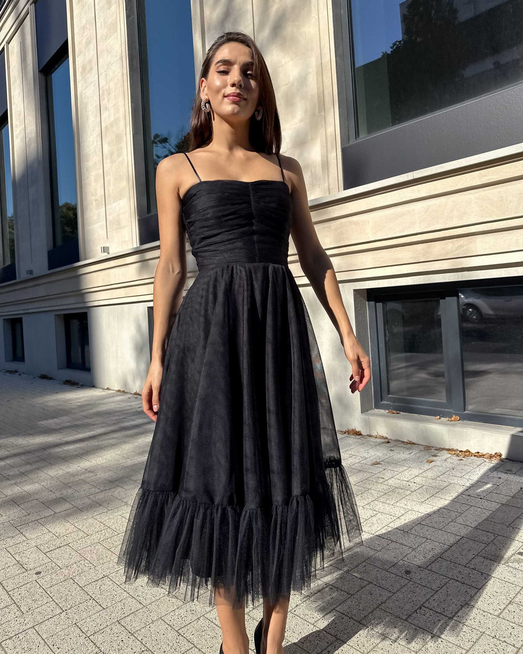 Rochie cu corset neagra midi cu corset drapat si bretele, captuseala interioara, fermoar spate.