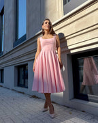 Rochie roz eleganta roz midi cu decolteu, material elastic, lungime 110 cm.