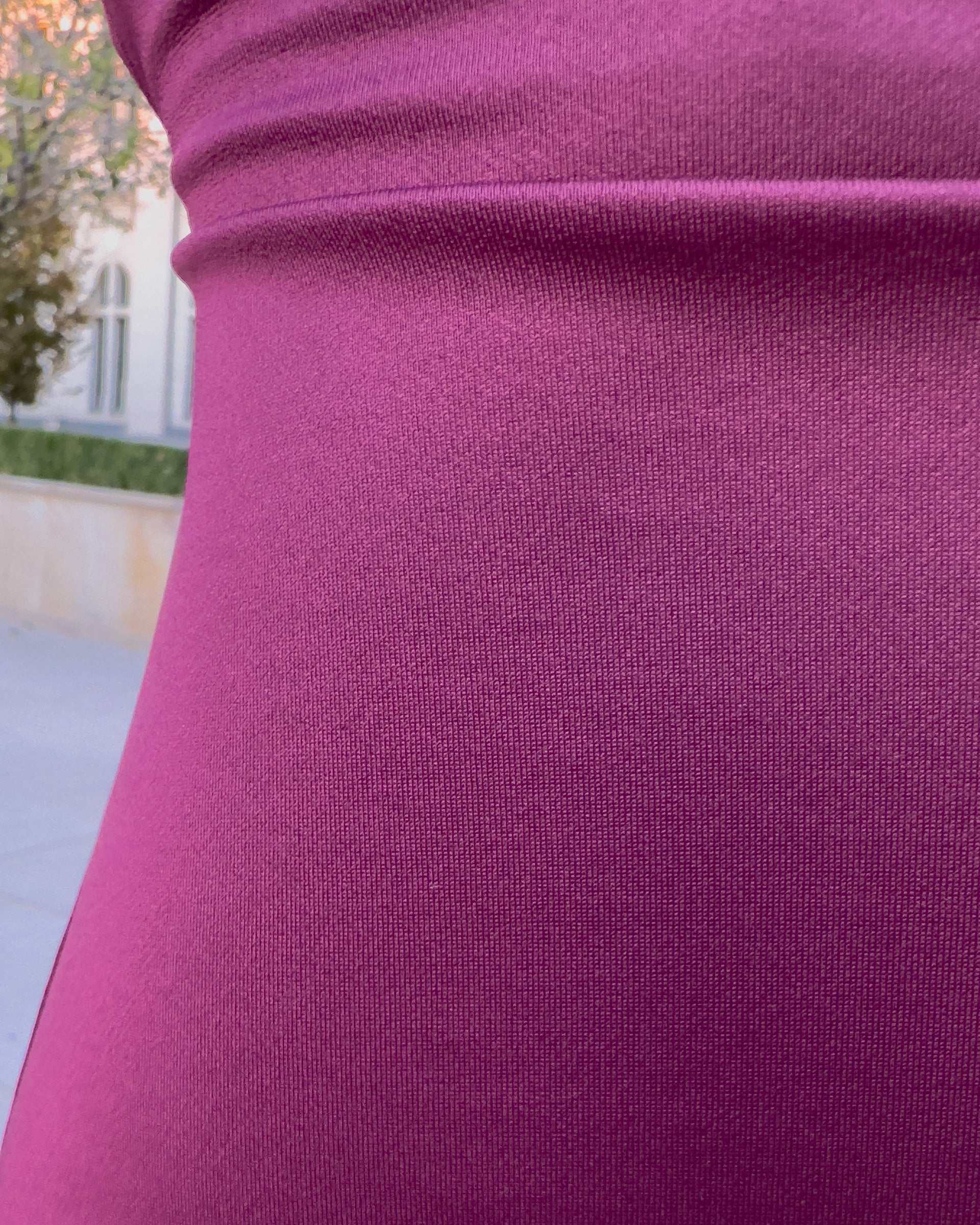 Rochie casual burgundy din tricot elastic pentru zile răcoroase.