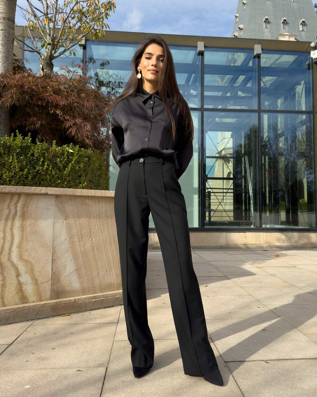 Pantaloni dama clasici drepți damă, talie înaltă, închidere cu nasture și fermoar, ținută office.