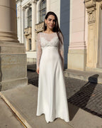 Elegant wedding dress with lace sleeves