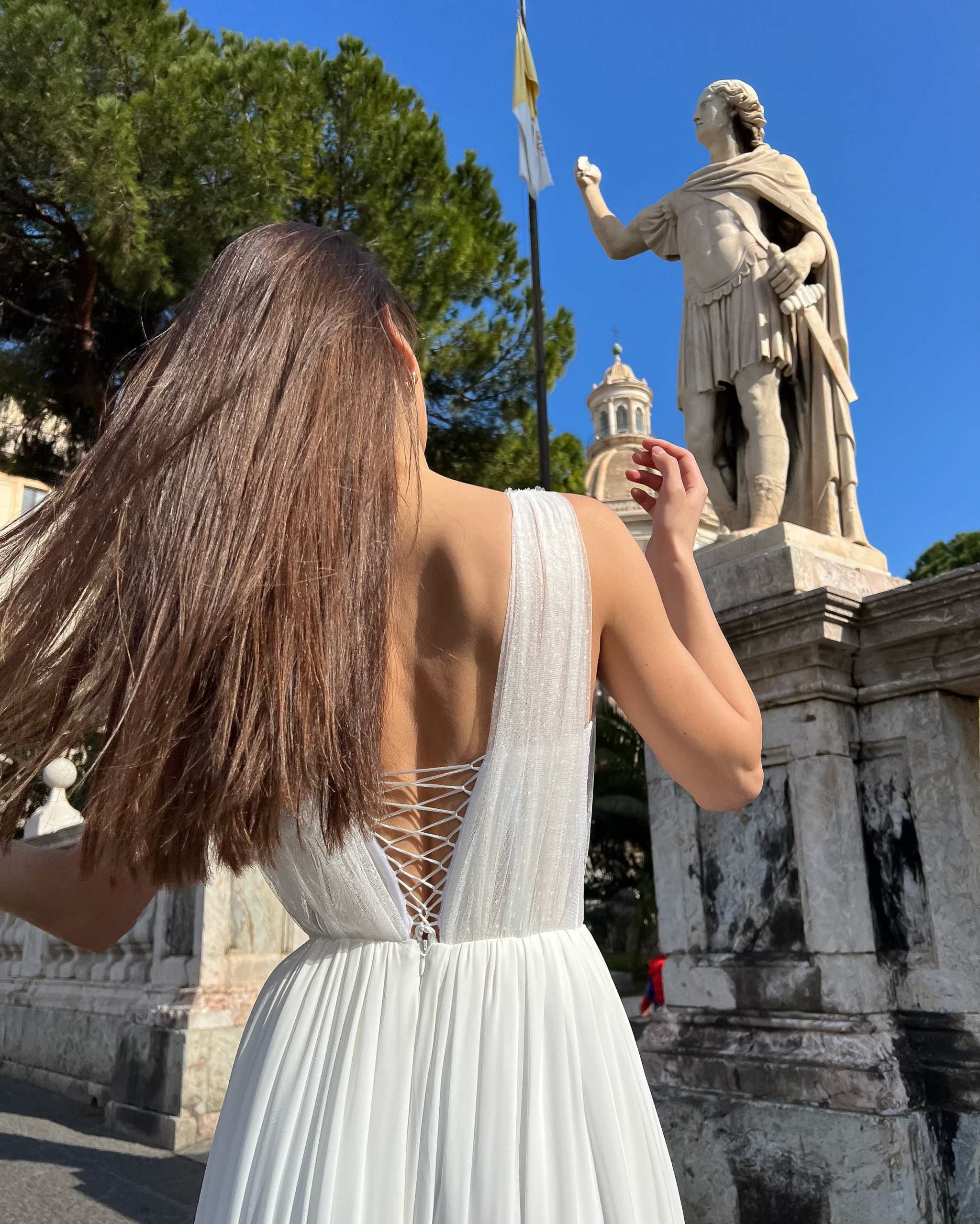 Rochie cununie lungă cu corset reglabil și spate cu șiret, dantelă fină.