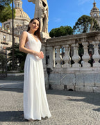 Rochie cununie lungă cu corset reglabil și slit, din dantelă fină.