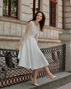 Rochie cununie civila albă midi cu mâneci transparente din plasă cu perle și cordon detașabil în talie.